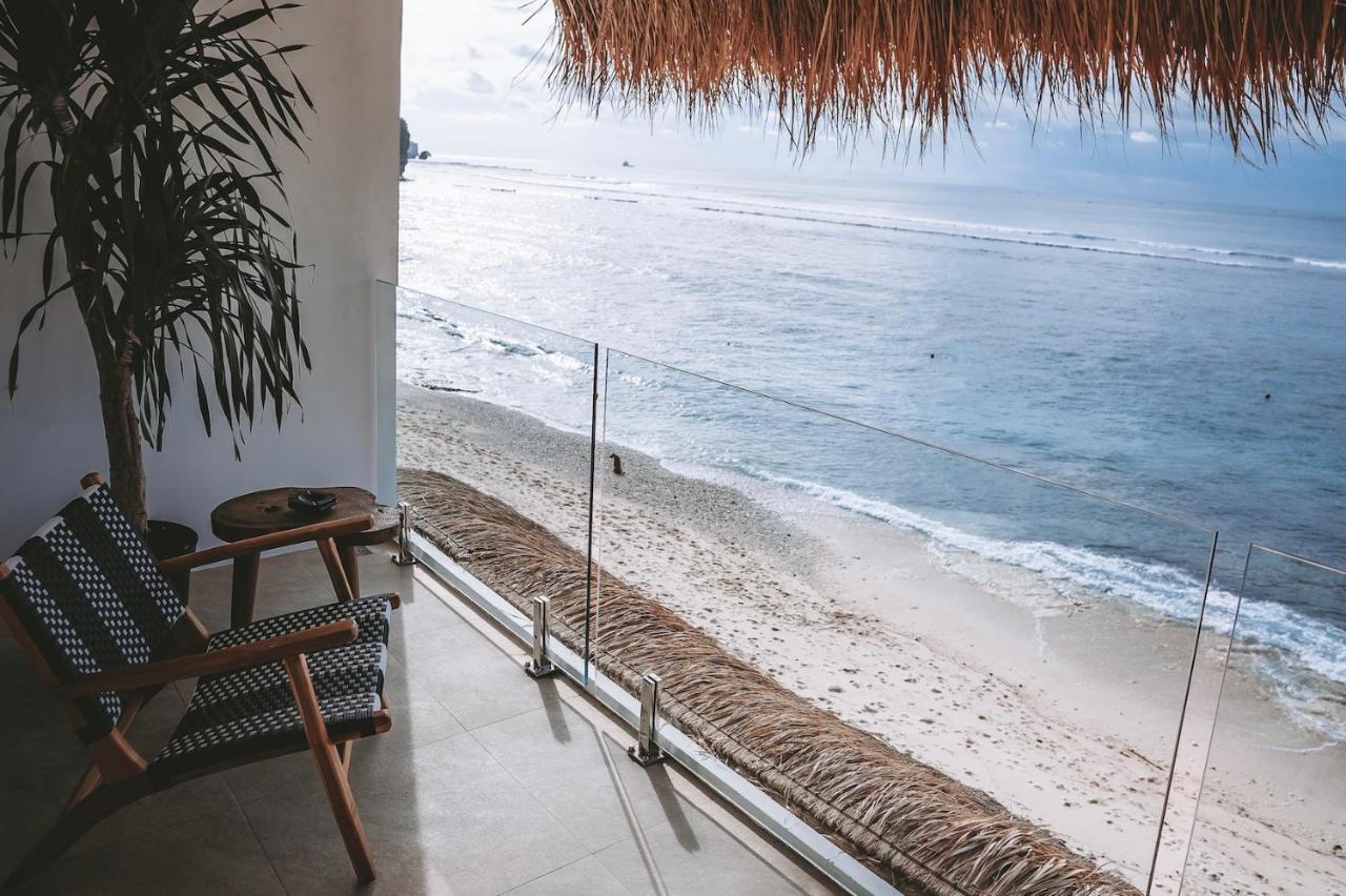 Legends Beachfront Resort Uluwatu Extérieur photo